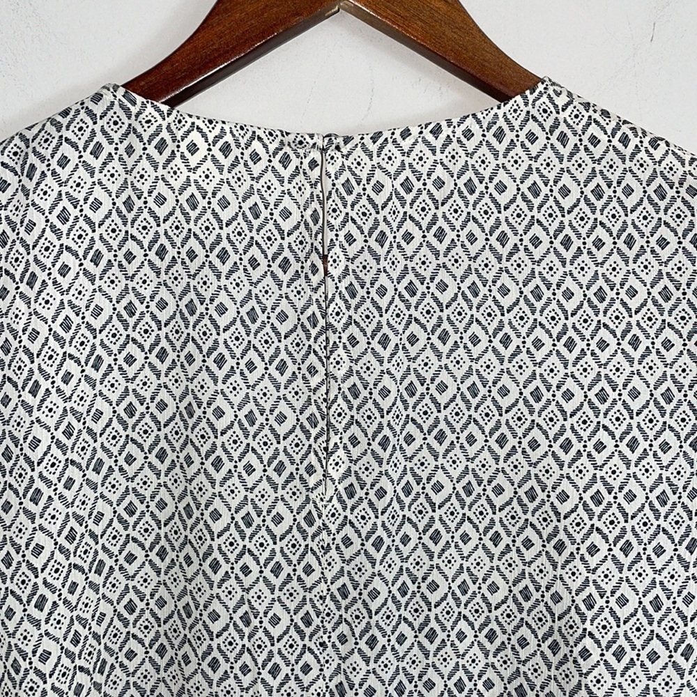 H & M Diamond Patterned Flutter Sleeve Blouse Wom… - image 4
